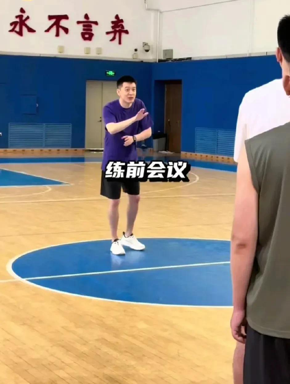 七月第一天，辽篮夏训正式开始，不出意料，首批夏训成员依旧是那些非主力和年轻小将，