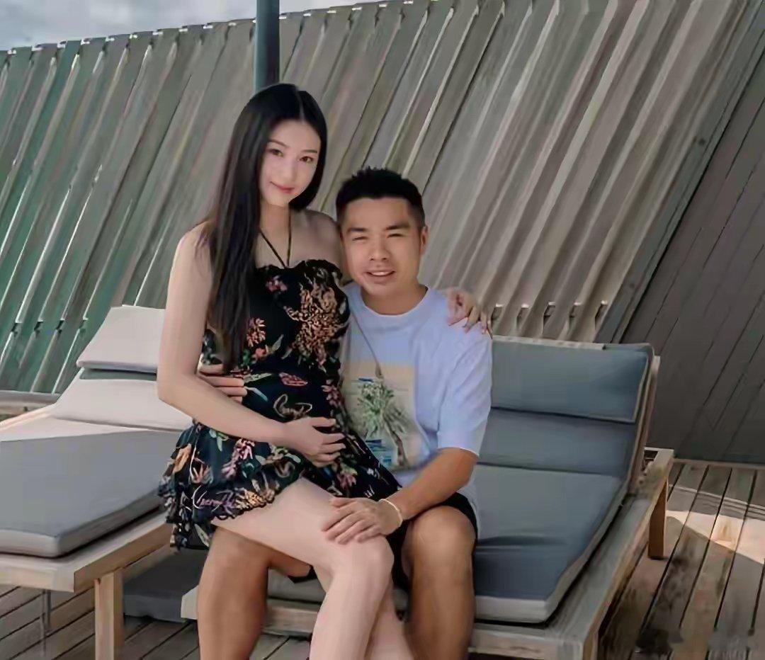 香港知名富家千金江钰琪平安二胎生子，与富二代丈夫郭浩泉再添一子。她2023年末诞