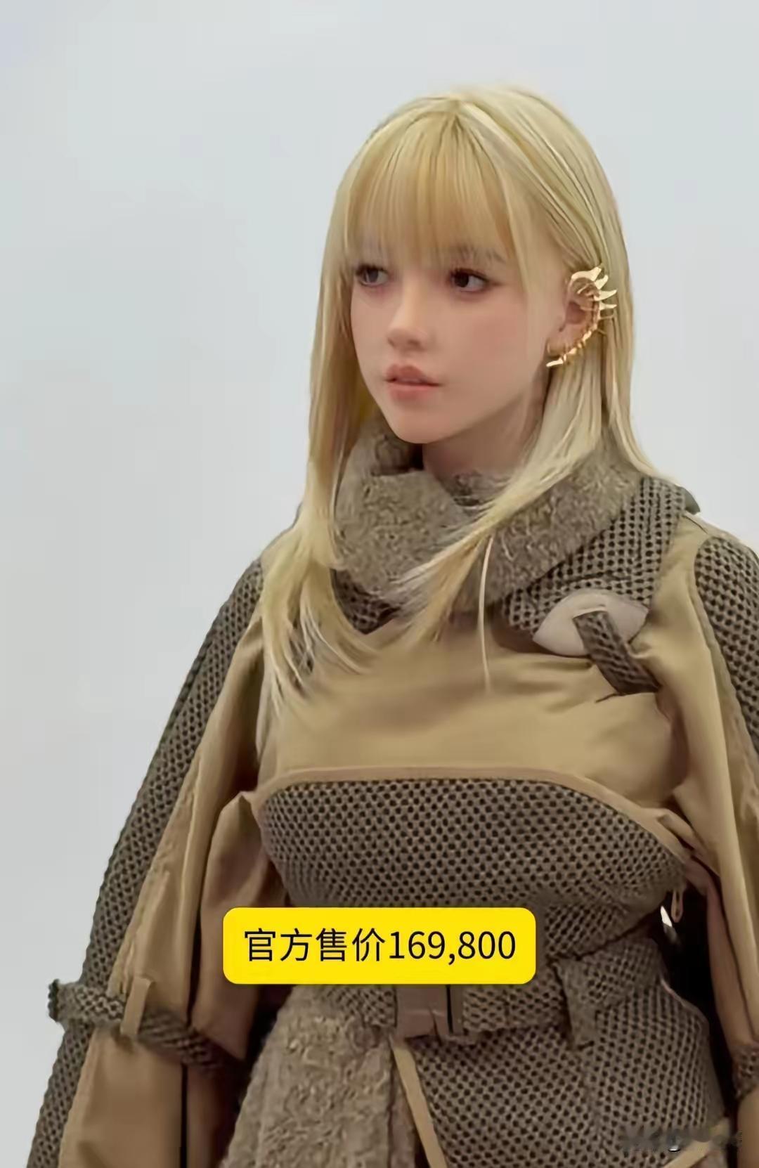 这是不是冤大头啊？花十几万买的机器人回家，这为了啥呢？精神需要？那放家里不会做