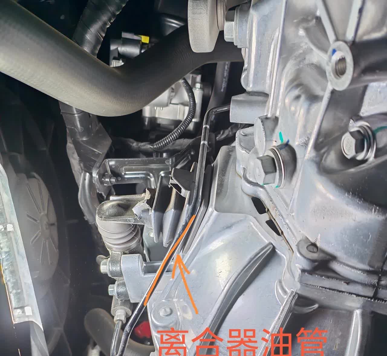 25款四代帝豪离合器踏板共振问题解决方案今天去4S店，主要是2个问题，1