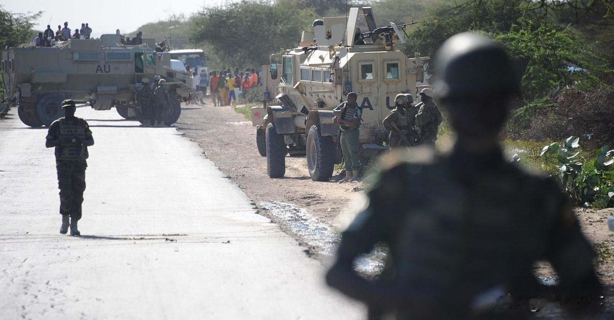 合围！乌军三路大军将2万俄军被逼冰河对岸，装甲成一堆废铁来源:欧罗风行者