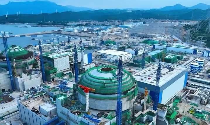 越南这回，真有点“拆了东墙补西墙，结果两面墙都倒了”的意思。原本宁顺2号核电