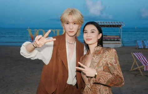 宋佳内娱姐感颠峰！真的不管跟谁合照，永远都是大女主！