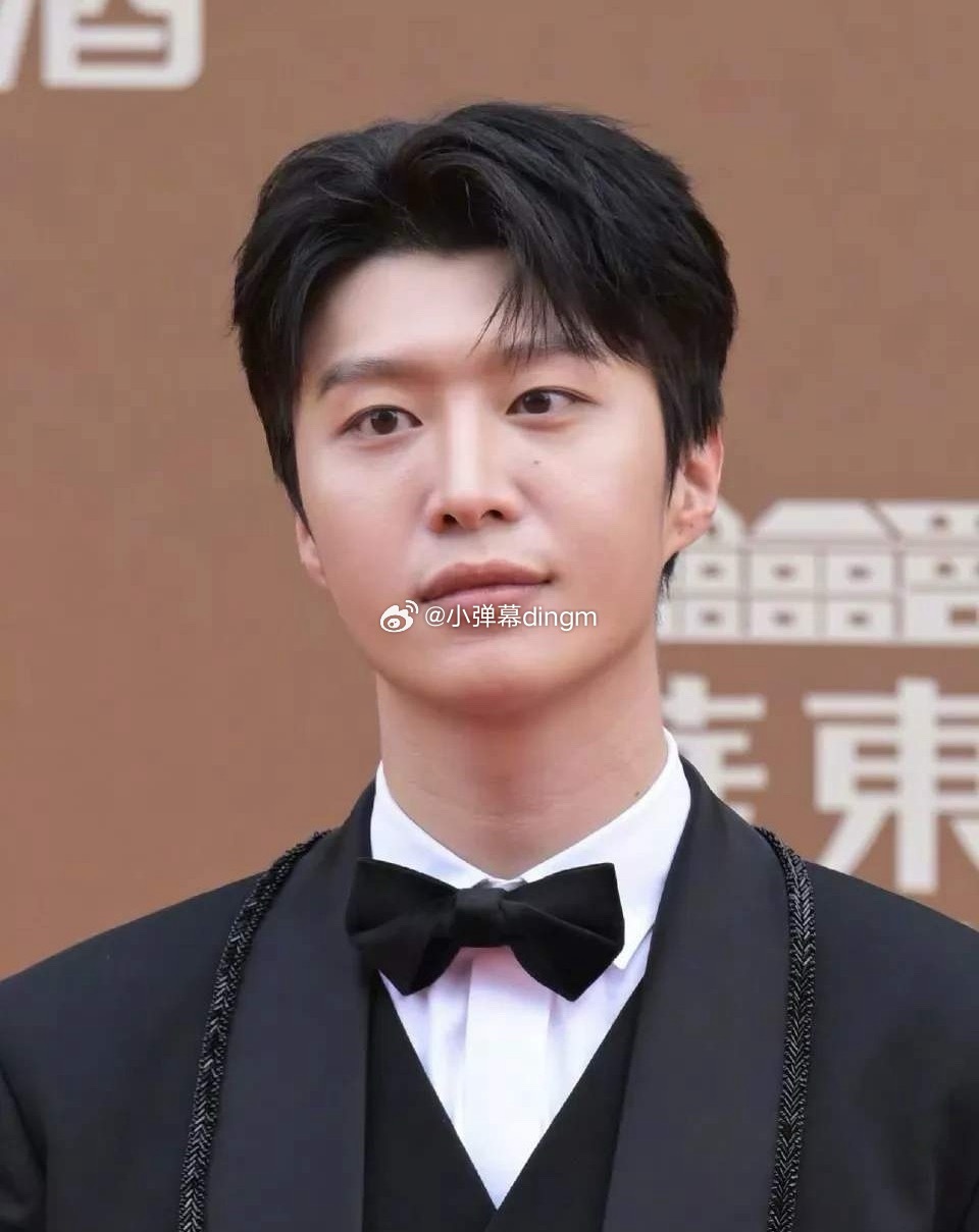 1.范丞丞知道自己的演技一直得不到网友和观众的认可，这次拿到了小巷人家2剧里的角
