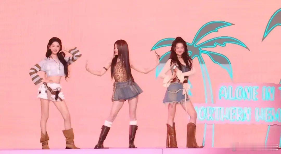 开跳前能看得出张慧雯很紧张跳起来就很稳了！没抖！后面独唱那一句也很好超级惊喜