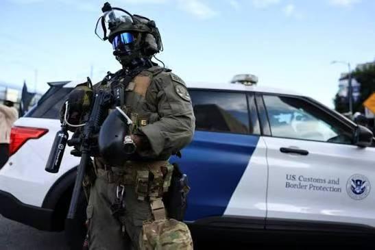 美国真是适合那些五大三粗，能打架的人！美国国土安全部大批招募打手，不需要大学毕业