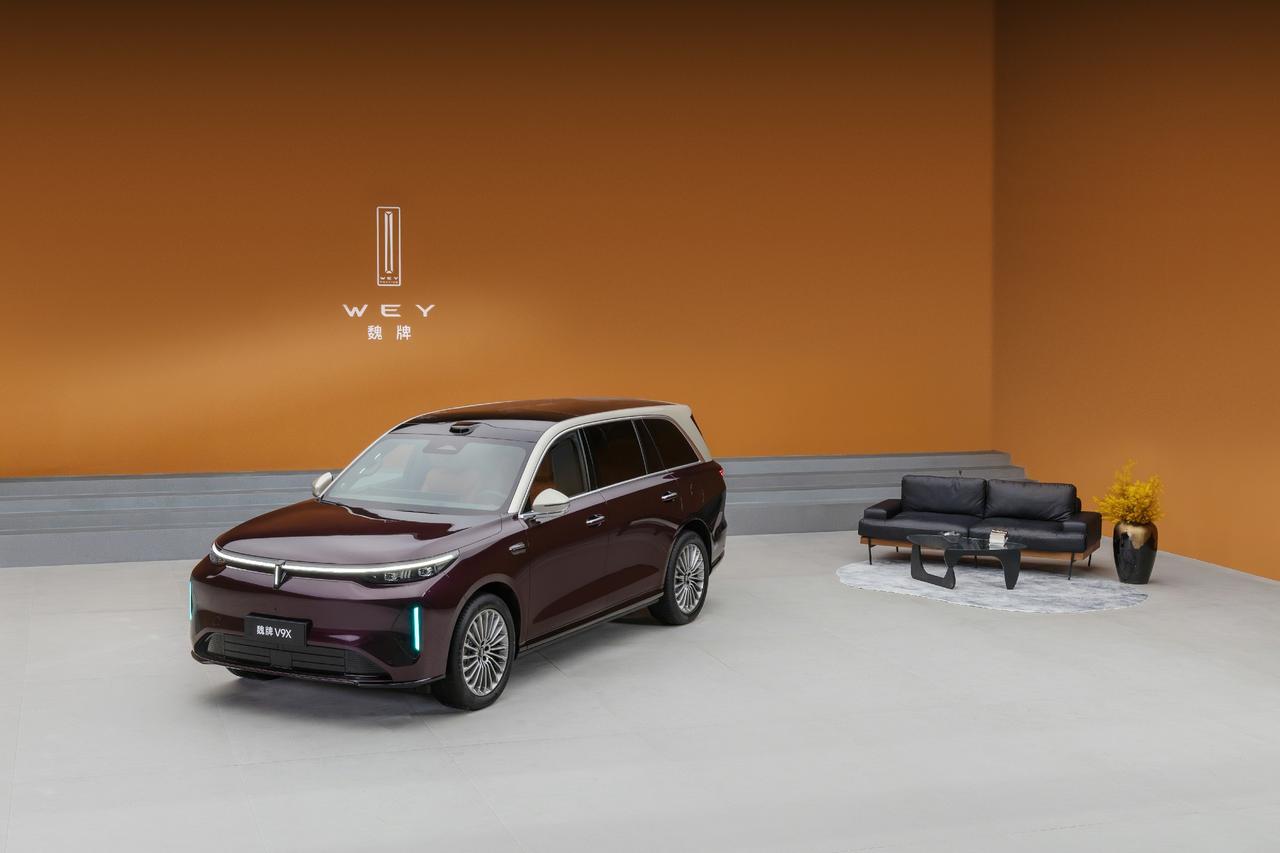 魏牌V9X，定位“AI豪华六座旗舰”，是真懂中国家庭要什么。终于有一台车不追