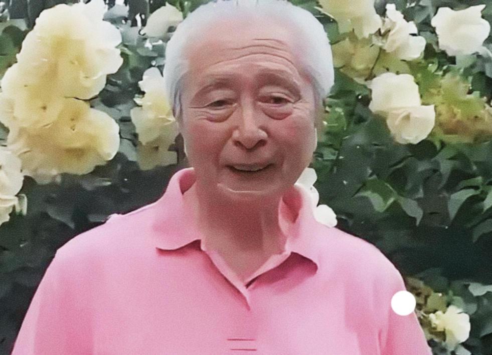 北京这栋老宅，宋世雄住了大半辈子。老伴走后，儿女从国外飞回来，票订的是单程，想把