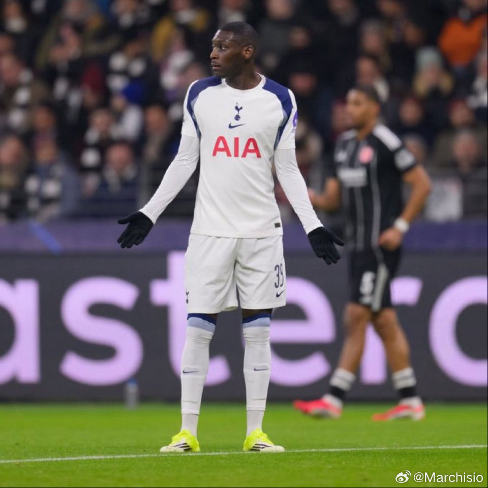 罗马诺：“尽管穆阿尼收到了其他俱乐部（甚至包括欧洲以外的俱乐部）的丰厚报价，但