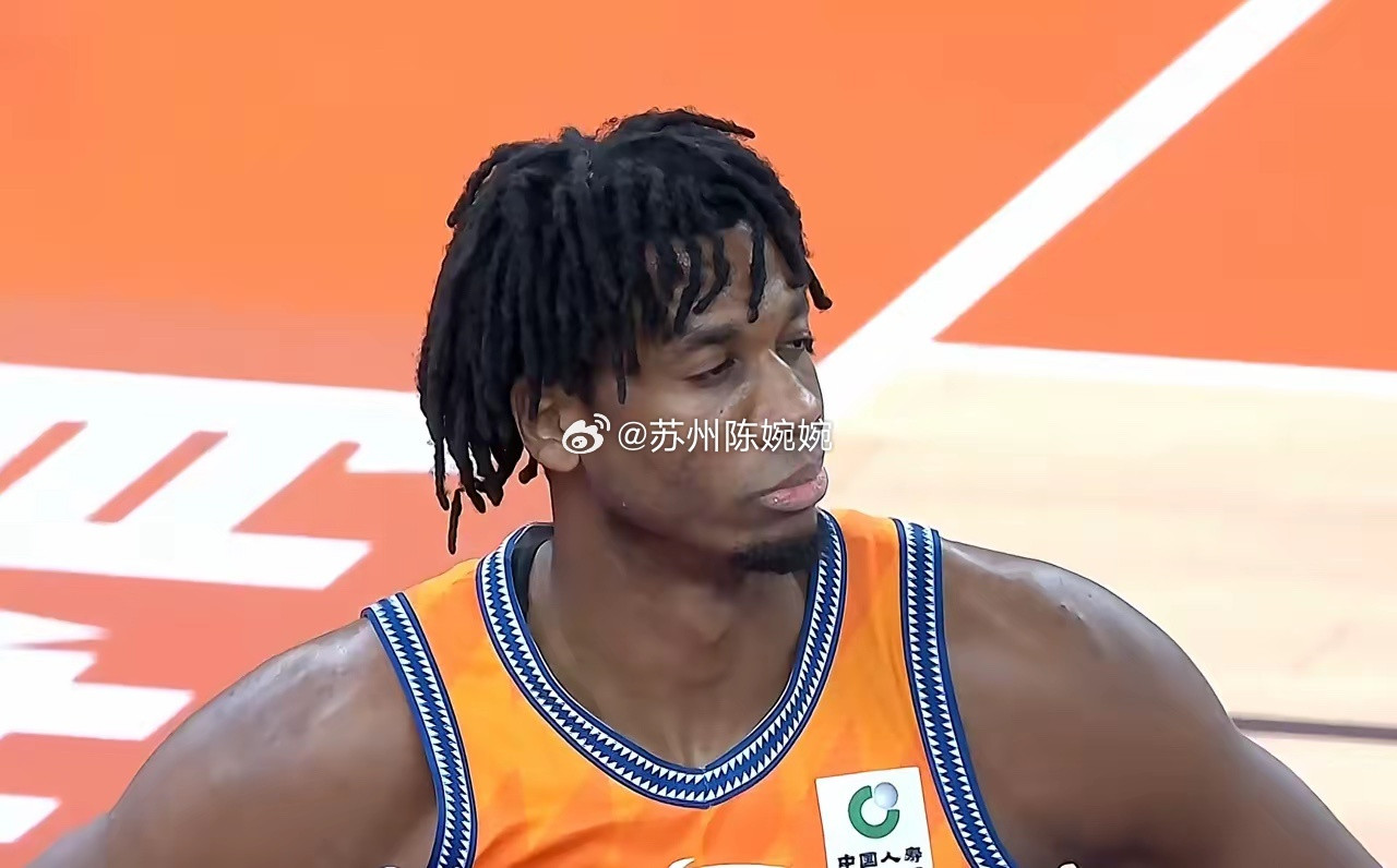 怀特塞德收到意外之喜！4月1日，CBA官方正式官宣，上海久事大鲨鱼外援哈