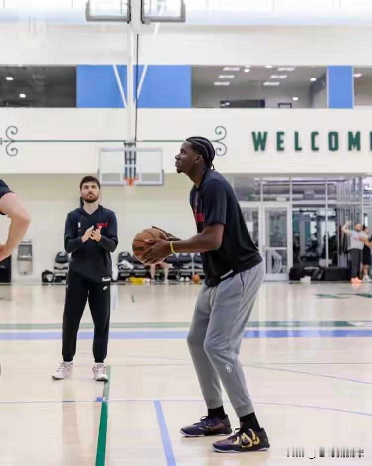 提前预祝火箭在客场击败鹈鹕！明天火箭将会在客场挑战鹈鹕，对于这场比赛，今天ESP