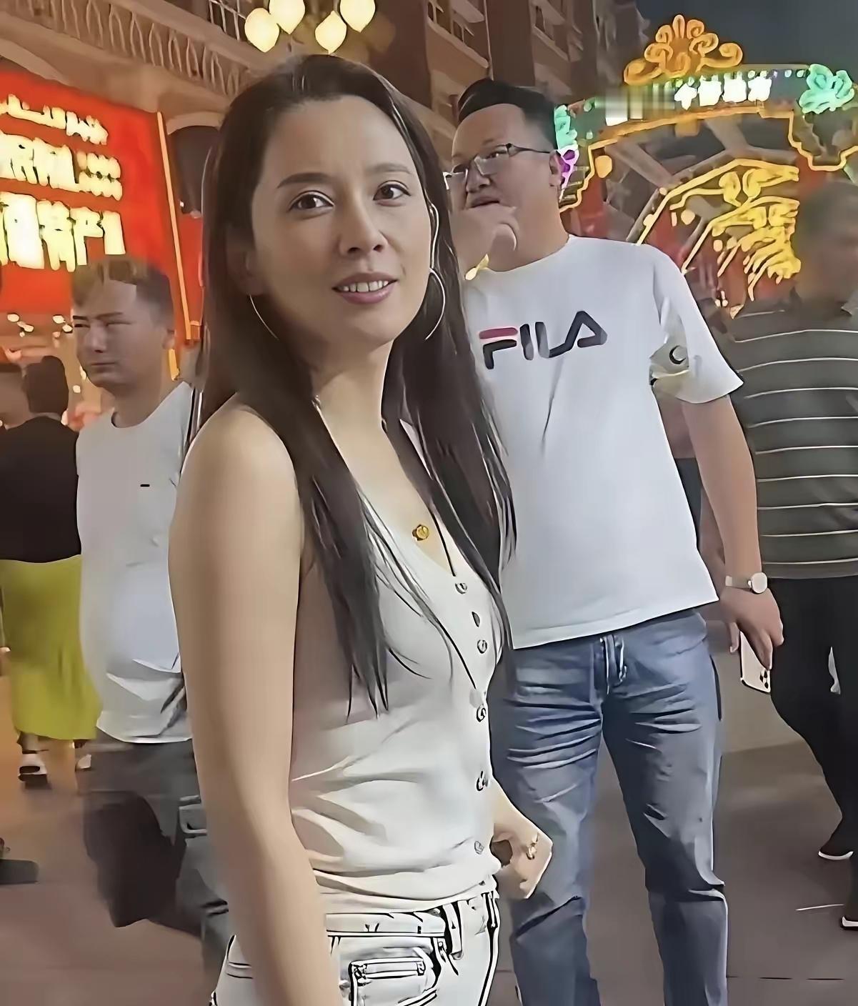 本以为森林北是惊艳众生的大美女，难怪把汪峰深深吸引🔥直到看见路人无滤镜生图，
