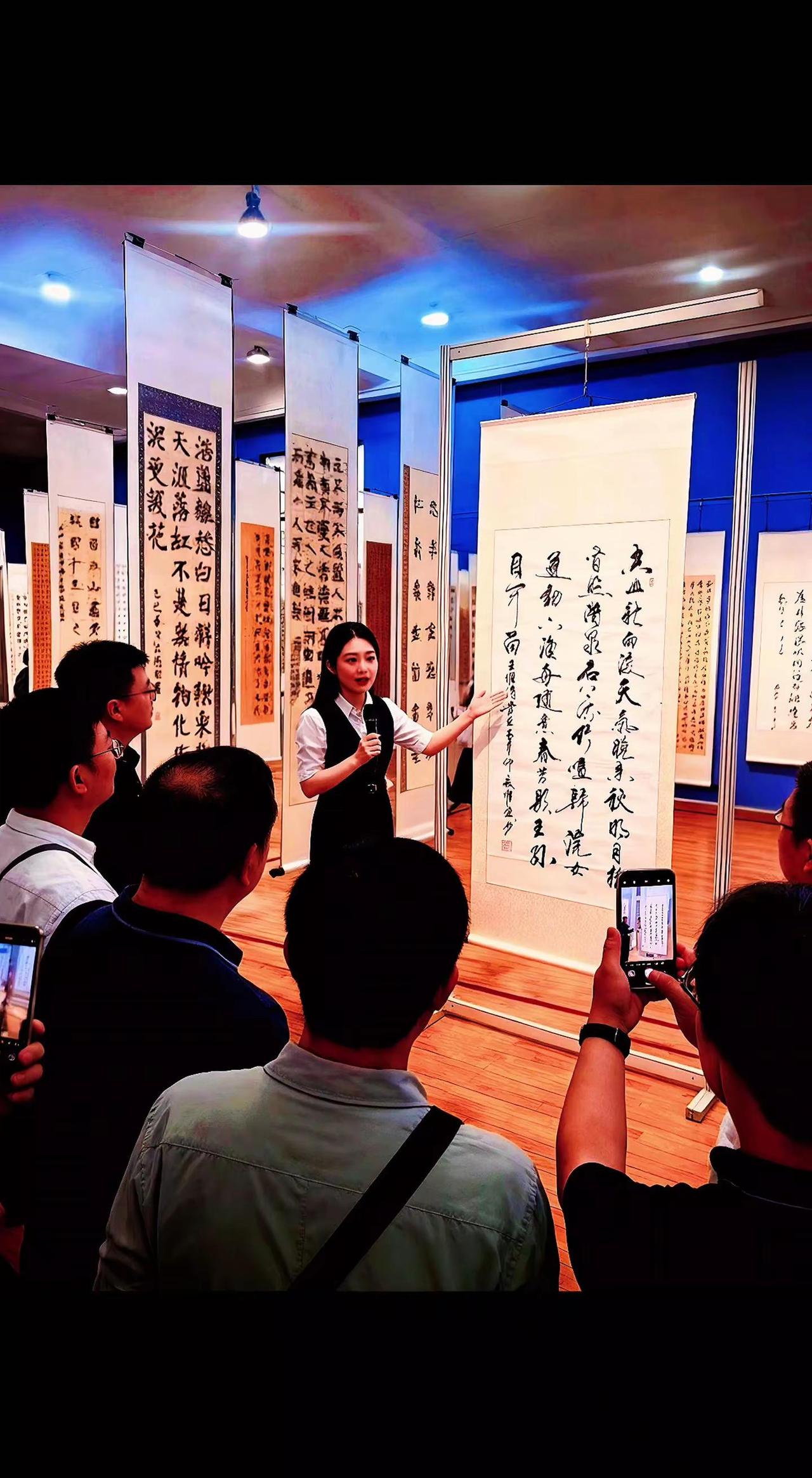 书法是文化自信重要来源书法展现场书法特色展