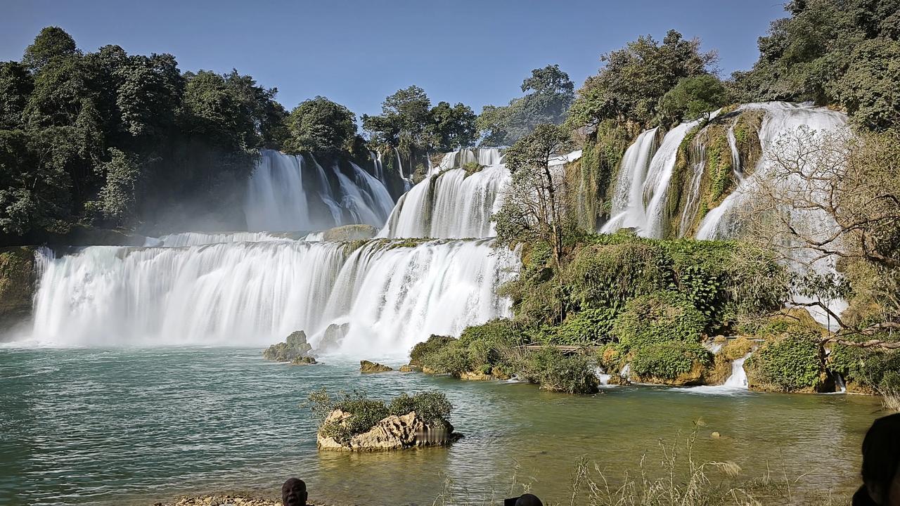 随手拍一张你所在城市的蓝天景色德天瀑布