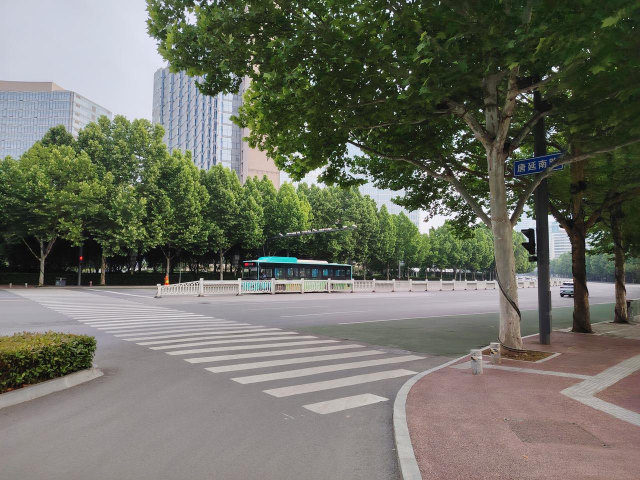 落聘教师当保洁，是祸是福亏不亏？私立学校一教师，期中考试成绩亏。校长找他