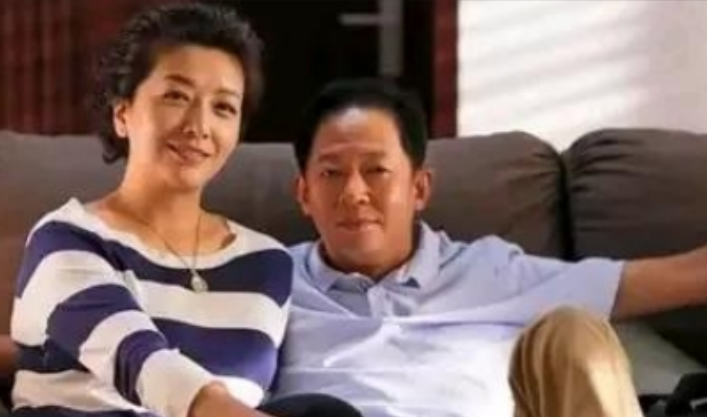 一次酒后，王志文一脸坏笑地暗示江珊，“我馋你的身子，你有什么想法吗”江珊愣怔了一