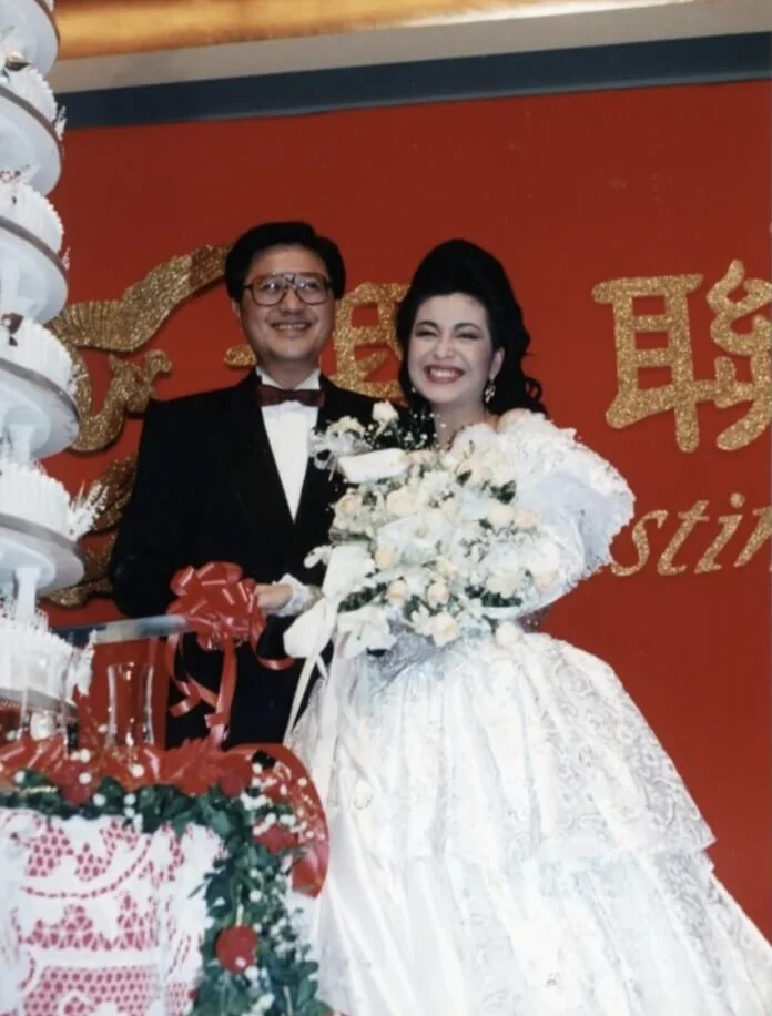 1990年，伍咏薇和大31岁富商的婚礼！