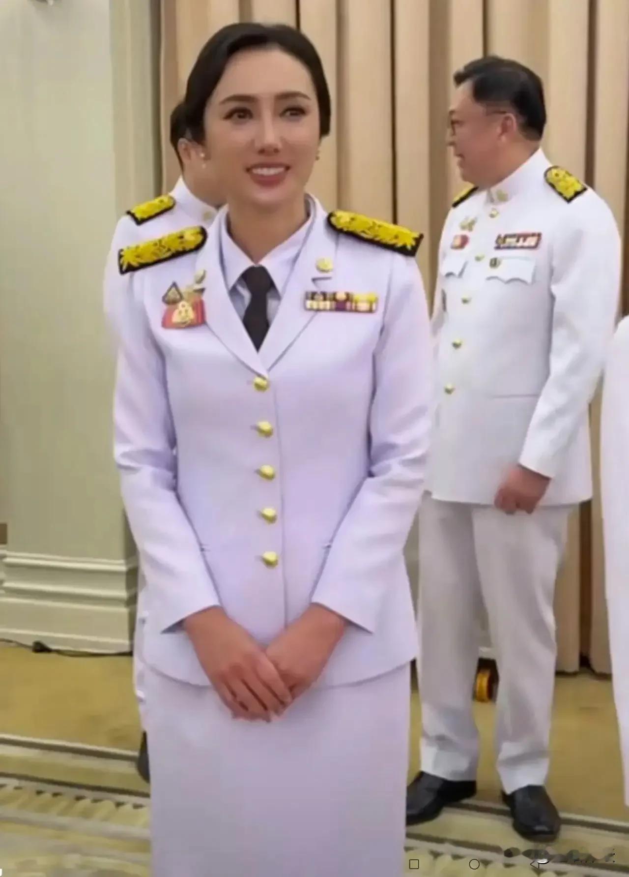 泰国教育部部长信瓦那又是一个美女对于泰国这个国家虽然没有太多好感特别是他
