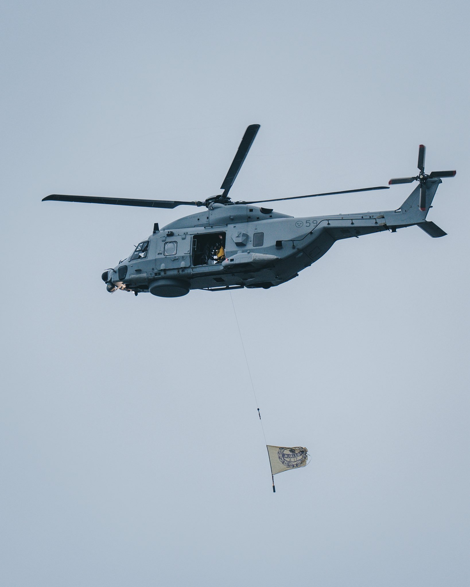 渔村庆祝冠军中国球员艾菲尔丁曾效力的瑞典小球队米亚尔比，30轮瑞典超拿到了75分