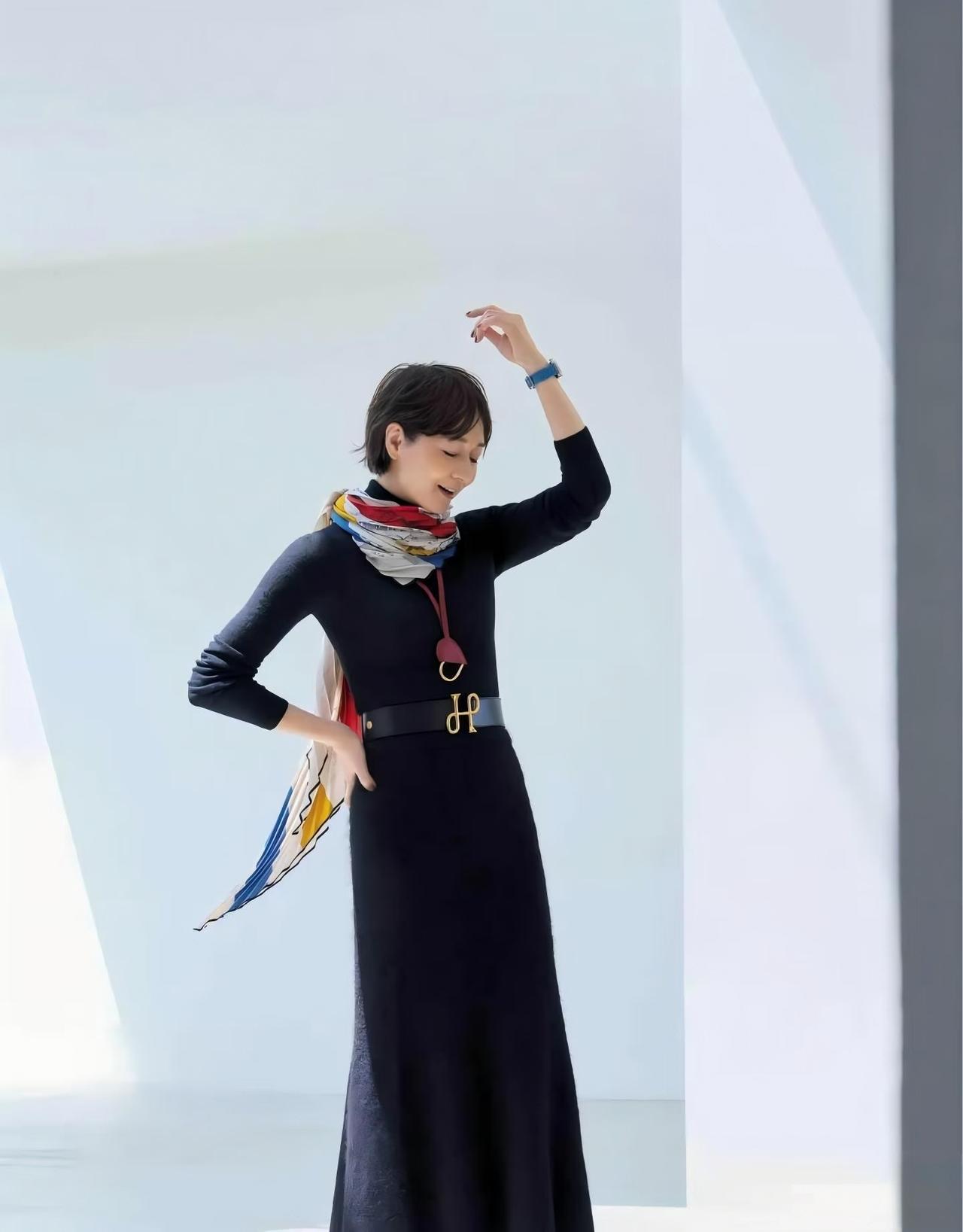 很多50+姐妹入秋，都被“松弛感穿搭”给误导了。立秋了，早晚凉了，又该琢磨