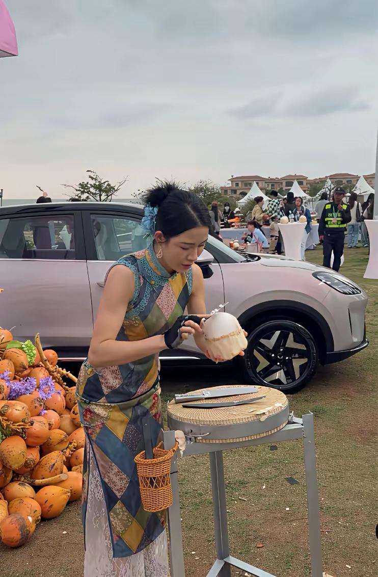 为什么这么多卖椰子的就她生意最好