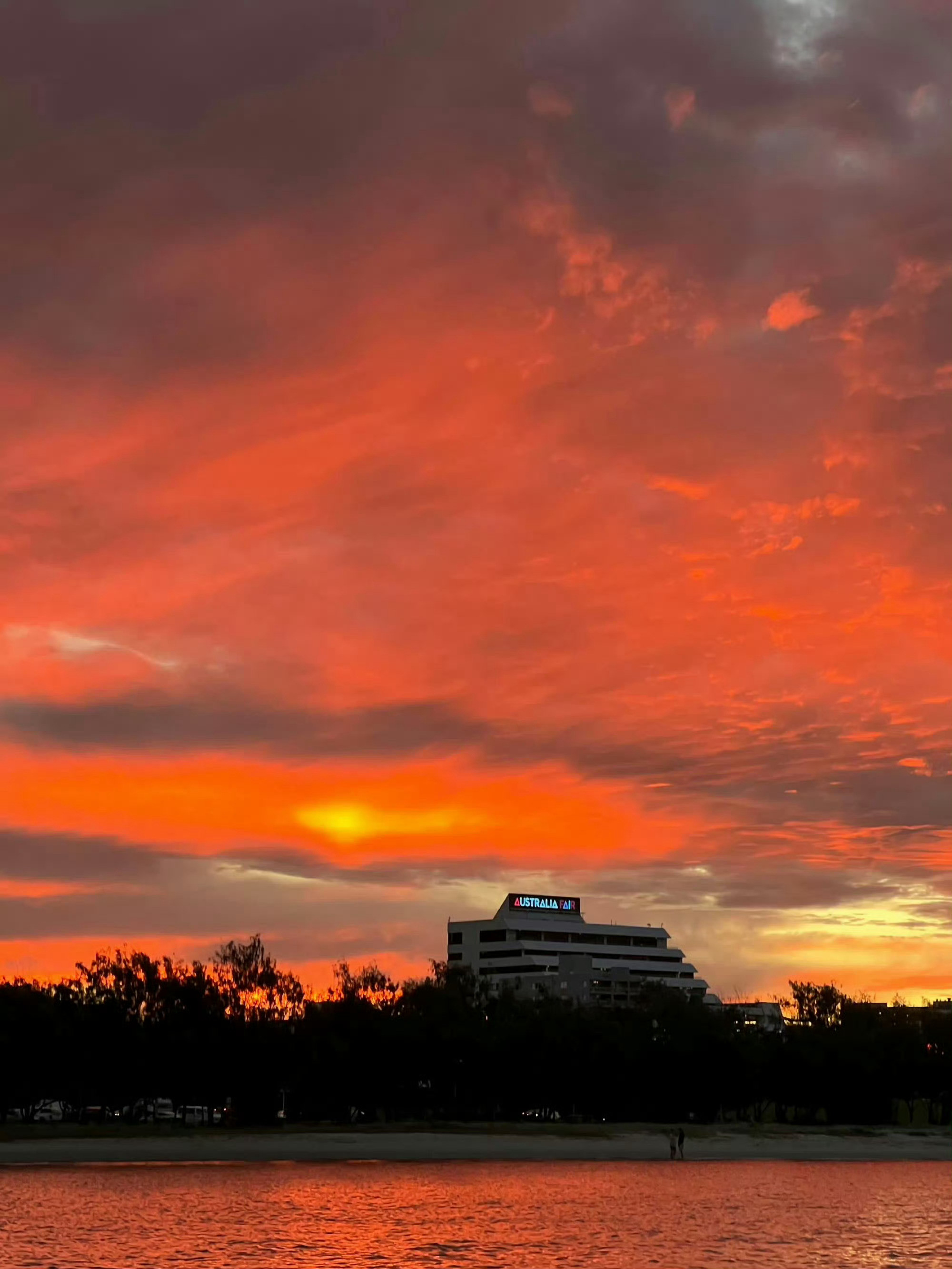 好惬意的海边漫步