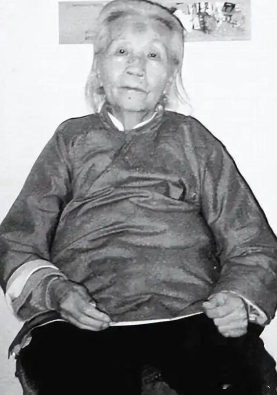 1992年，88岁老奶奶叮嘱孙子说道：我死后一定要好好保存遗体，将来会出现奇迹的