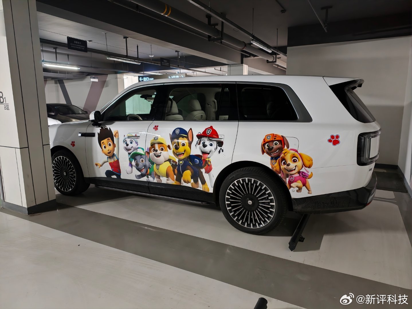 开小米澎程，我现在都是这样拉货的，感觉后备箱在中间[笑着哭]​​​
