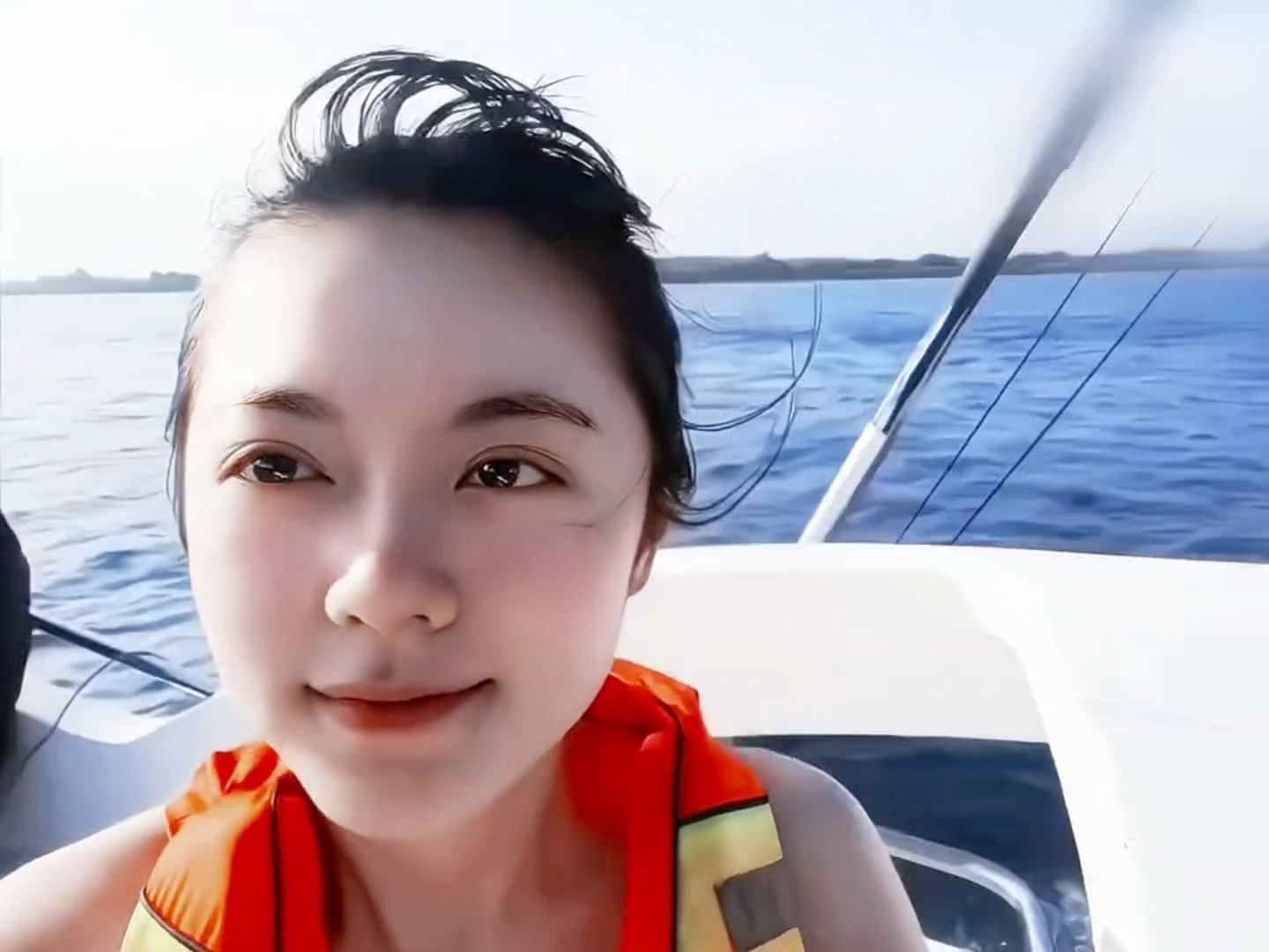 赵今麦泳衣我们麦麦又去海边啦！赵今麦真的很让人看得舒服惬意，除了颜值高有演技，