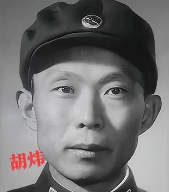 1976年10月的北京，胡炜最后一次以军委办公厅主任的身份走进会议室时，并没有