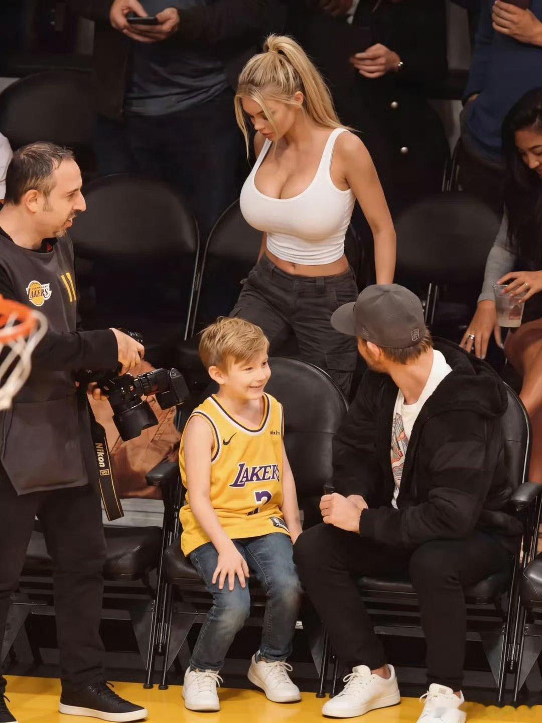 NBA在这个位置看球，门票需要多少钱？