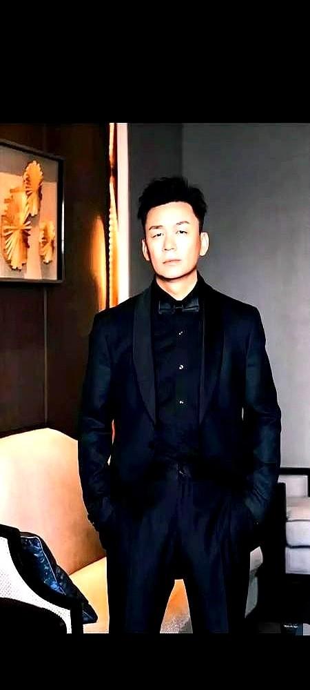 陈思诚给王宝强开空白支票，请他演《唐探4》。王宝强拒了，不想再演“傻子”了。