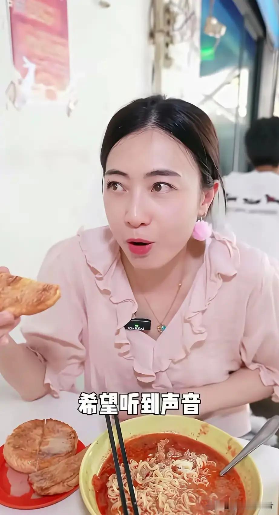 她不在海港城刷卡，她在董事会上签字。你以为豪门太太每天只用拎包？甘比上午刚