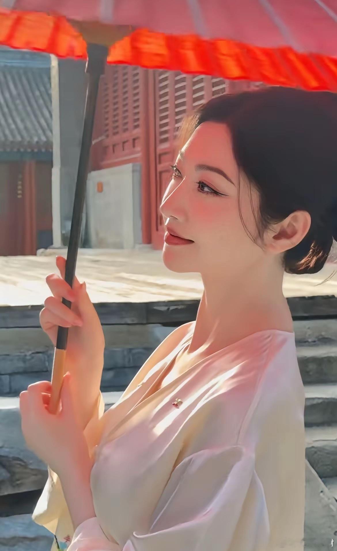 10月9日，孙哥事件后，景甜久违营业浮光上衣配破碎红纸伞，简约而不简单，整个人透