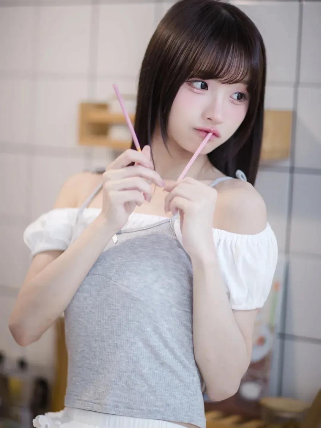 分享甜美小姐姐随手拍宅家的安心时刻美女究竟能有多美清秀的女孩子是什么样子的
