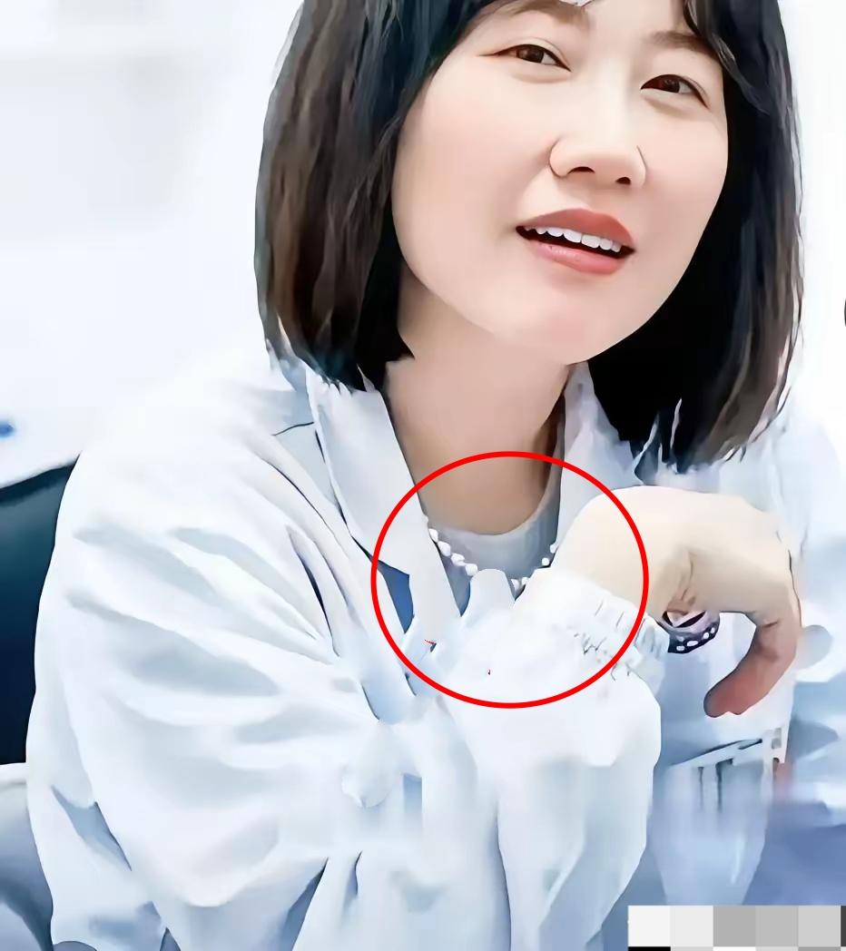 现在医生职场的竞争，比花卷还卷！曾医生明明有颜值有能力，却把心思用错了地方，主动