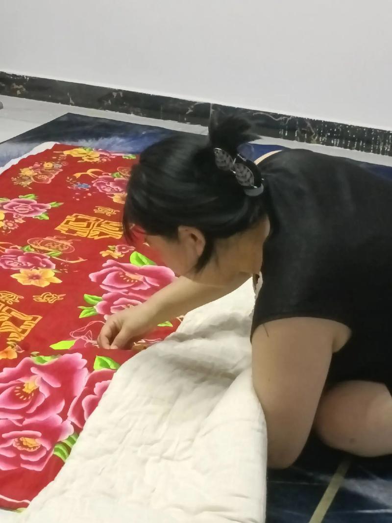 结婚前，我也算是娇生惯养长大的，家务活这方面，我妈对我没要求，我几乎什么都不会做