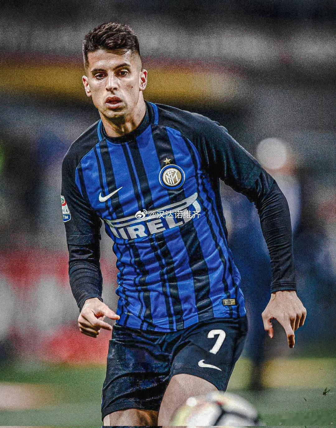 国新网记者托尼亚--国米和巴塞罗那会在明年1月的转会市场上寻找一名右后（翼）卫吗