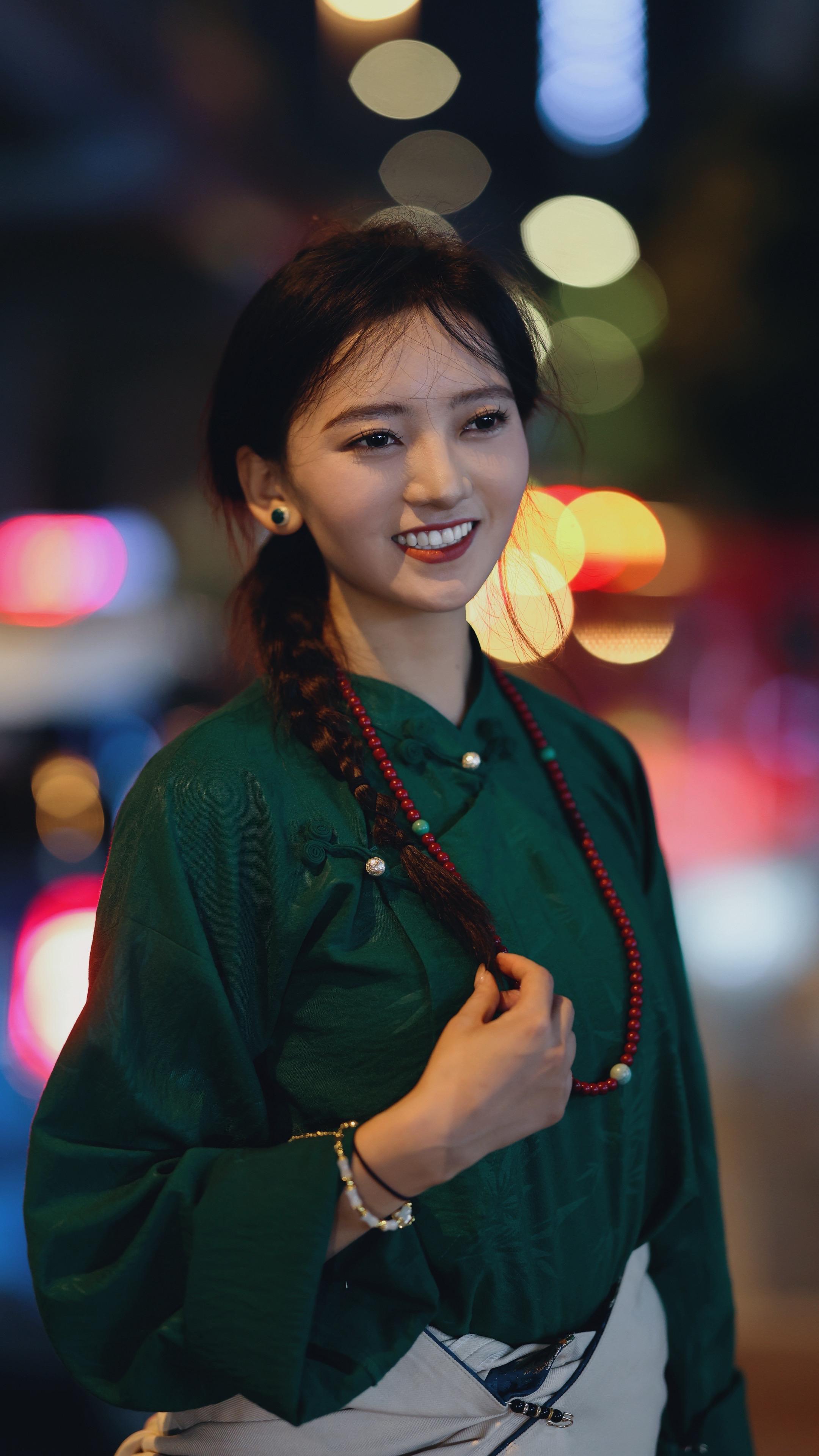令人心动的藏族姑娘 爱拍照的老左 特写 拍照的意义