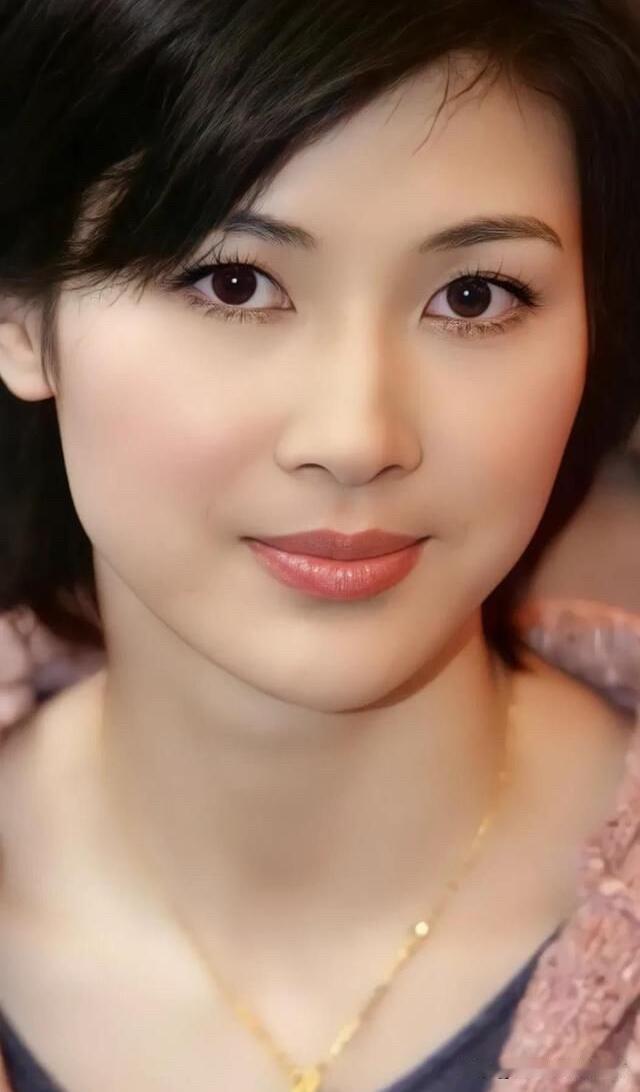 很喜欢这个演员的演技，虽说不知道她的名字，但她的演过的角色让人记忆犹新，你对她熟