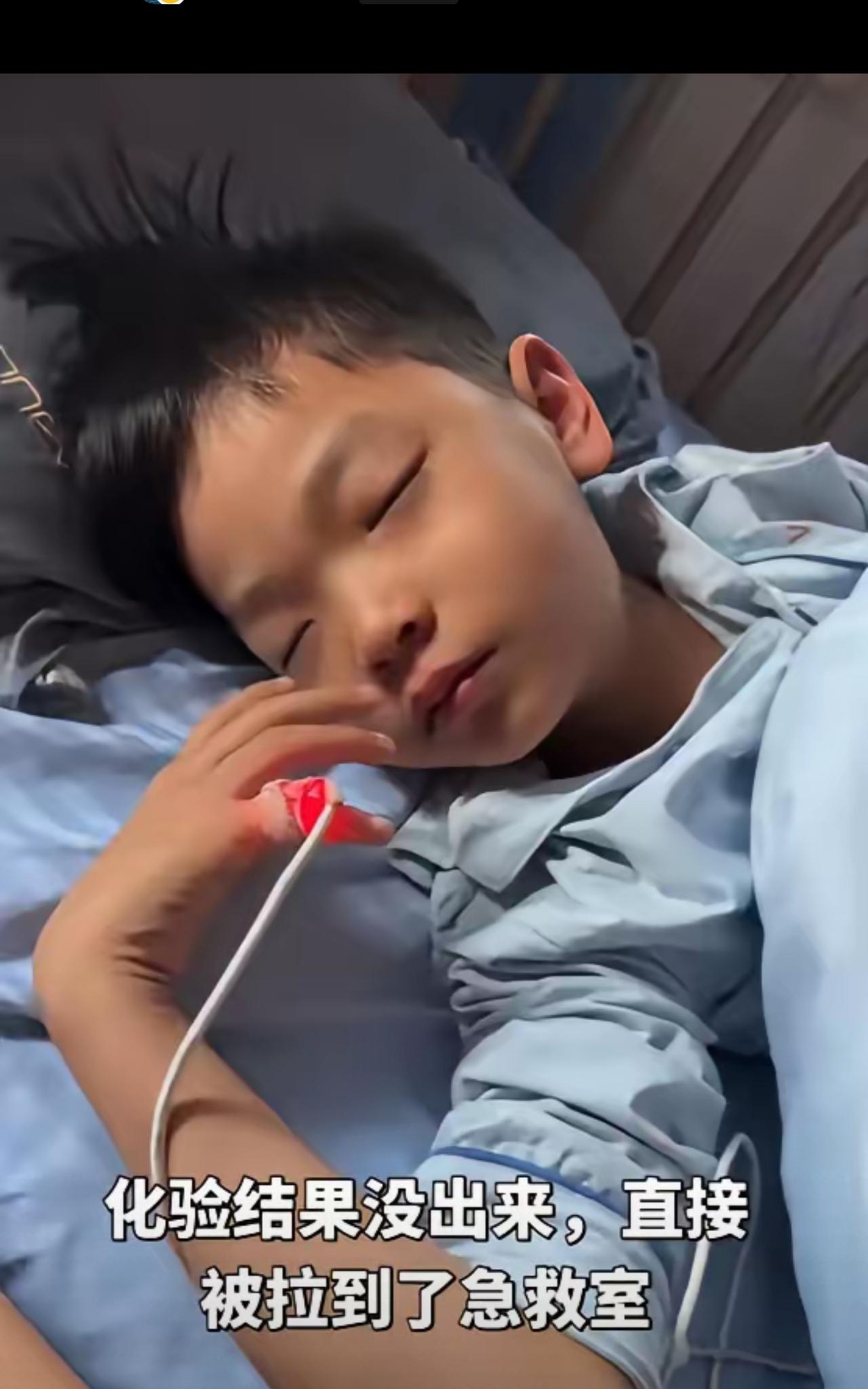 “万万没想到！”近日，江苏，一男孩写作业时，说自己头痛，睡一觉又好了，家长以为孩