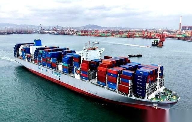 最逗的就是什么呢？他家的芯片是“国家安全”，金贵得很，谁都不能碰。轮到咱们，