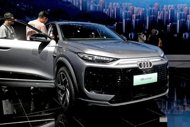 有钱人真多，都去买奥迪车辆啦，这让一汽奥迪车主突破千万。奥迪汽车可不便宜，可