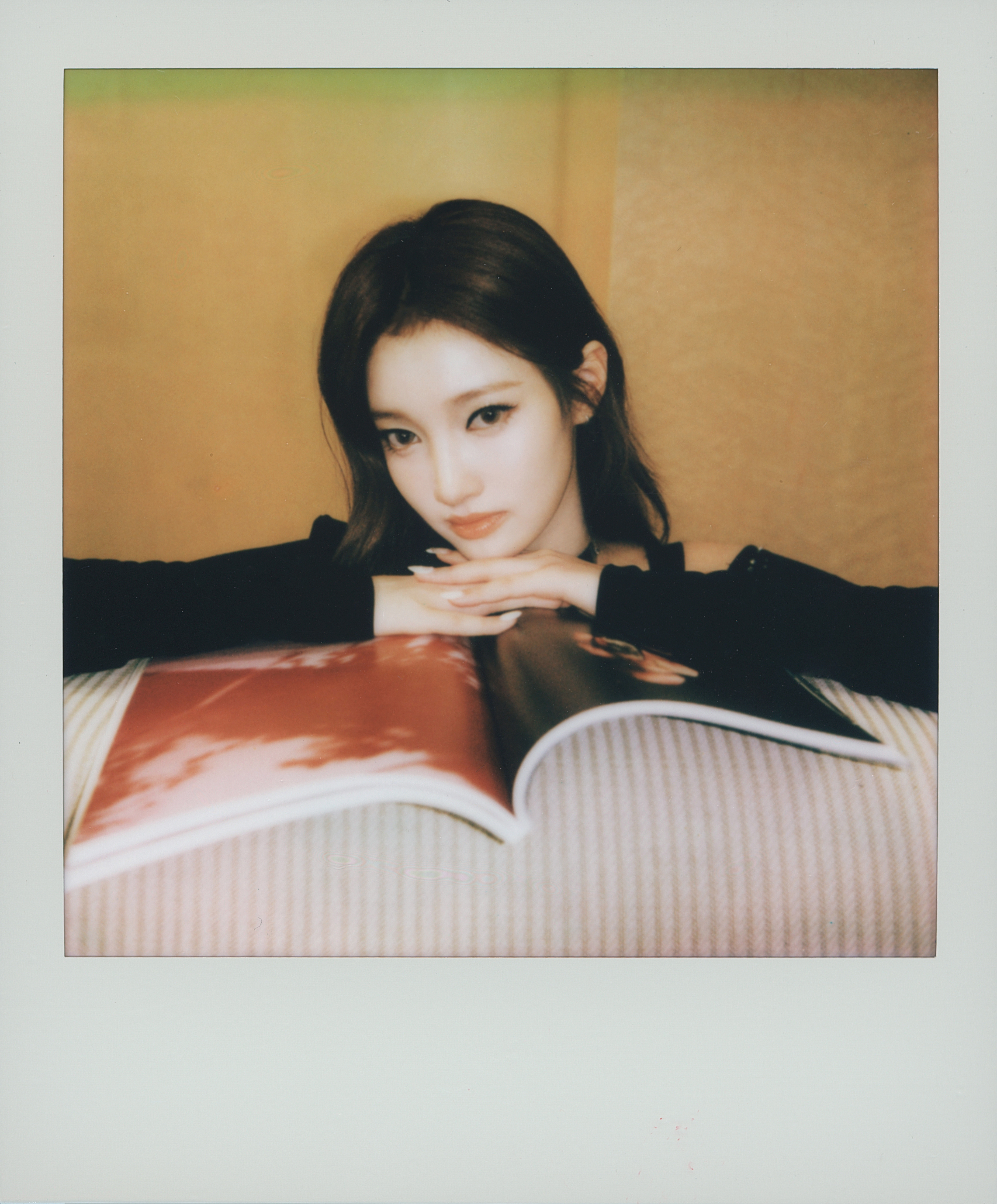 A2O MAY × 笙笙🖤天才少女摄影师笙笙拍了，古早胶片质感呈现MAY酷