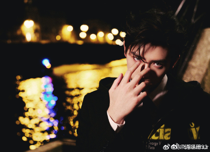 陈飞宇风格大变妈呀！陈飞宇这次真的杀疯了！新造型完全突破以往，深邃眉眼配上利落