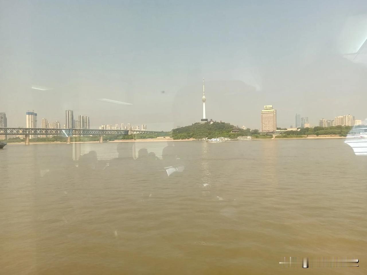 暑期带孩子游武汉，最后悔的事是什么？有何有价值的经历？武汉被称为火炉，水泥地面