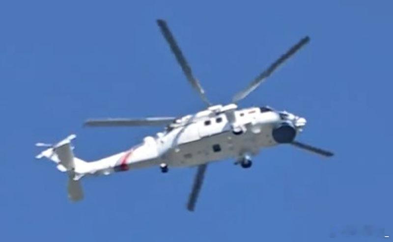 疑似海警Z-20再次露面（图一），尾梁似乎涂了海警标识。去年6月一架白色Z-20
