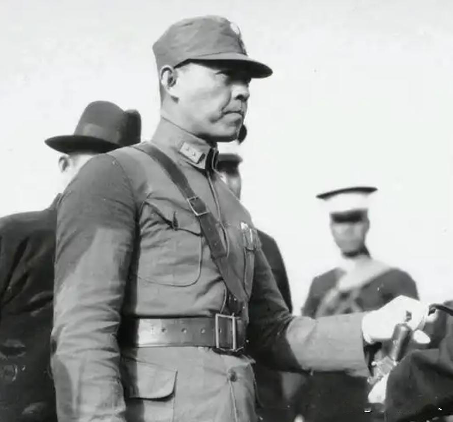 1938年，张自忠手下糟蹋了一个16岁的女孩，于是他命令所有士兵脱裤子检查，结果