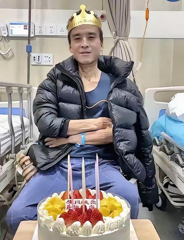 陕西47岁父亲肝癌晚期，家人瞒得小心翼翼，直到他离世，女儿翻开手机，才发现惊天