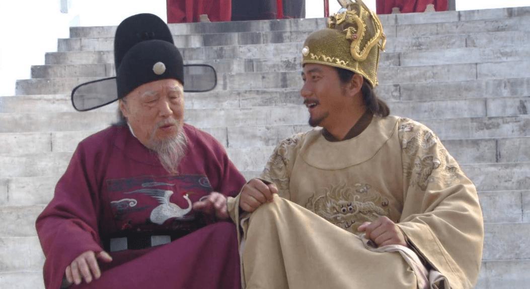 1395年68岁朱元璋去看望70岁老友汤和，朱元璋一进门，只见汤和已中风，无法说
